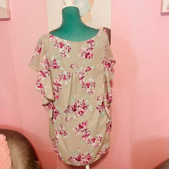 Floral Torrid ruffle blouse - Picture 2 of 4